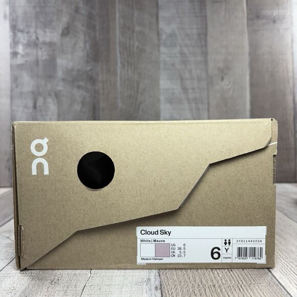 On Cloud Sky Running Shoes Athletic Sneakers Women's Size 7.5 I Girls' 6 White - Picture 12 of 12